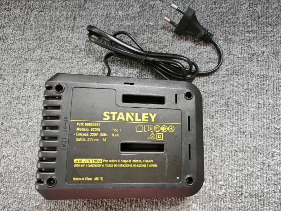 Ładowarka akumulatorów 20V 1A  – Power Tools Stanley recenzja i cena
